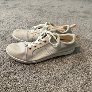 Vionic Beach Light Gray Sneaker Size 7